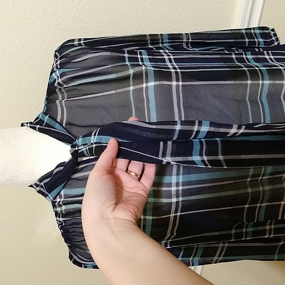 ❗SOLD❗New York & Company Sheer Blouse - Picture 4 of 9